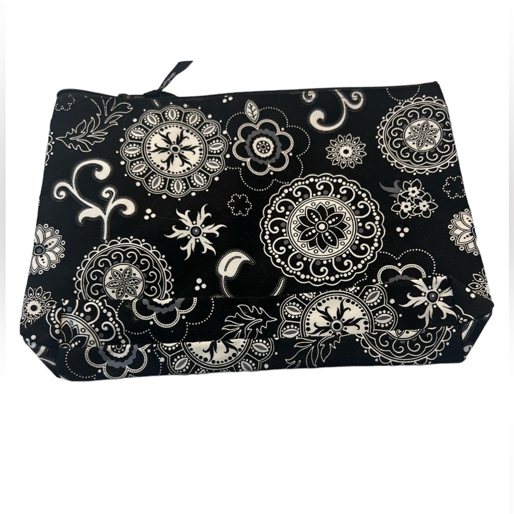 Thirty one large zipper pouch.